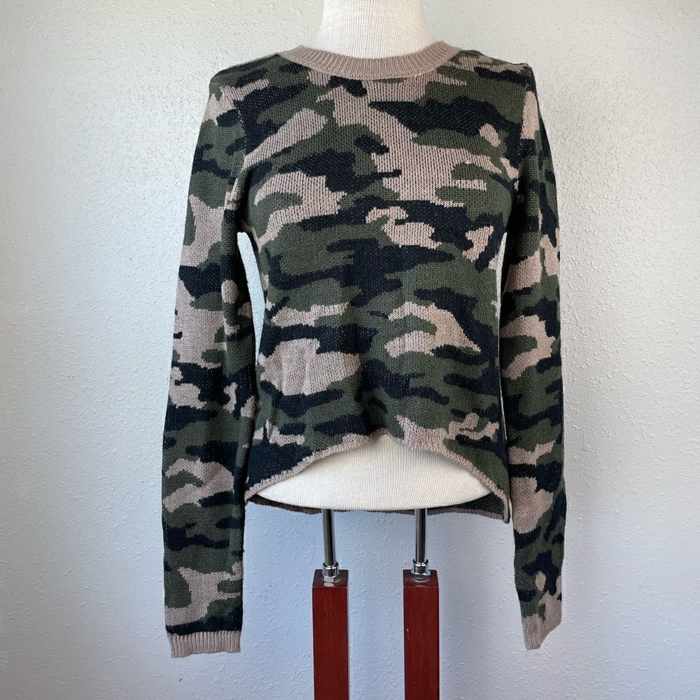 Rue 21 Camo Sweater Size XS EUC